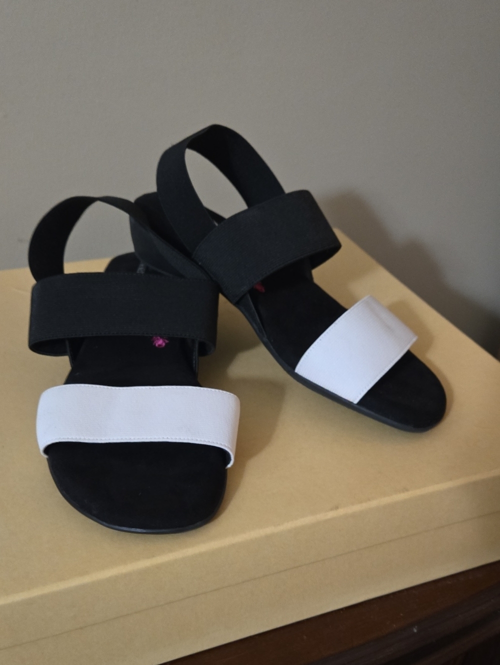 Ros Hommerson Melissa Black and White Two‑Band Sandals Size 9.5M